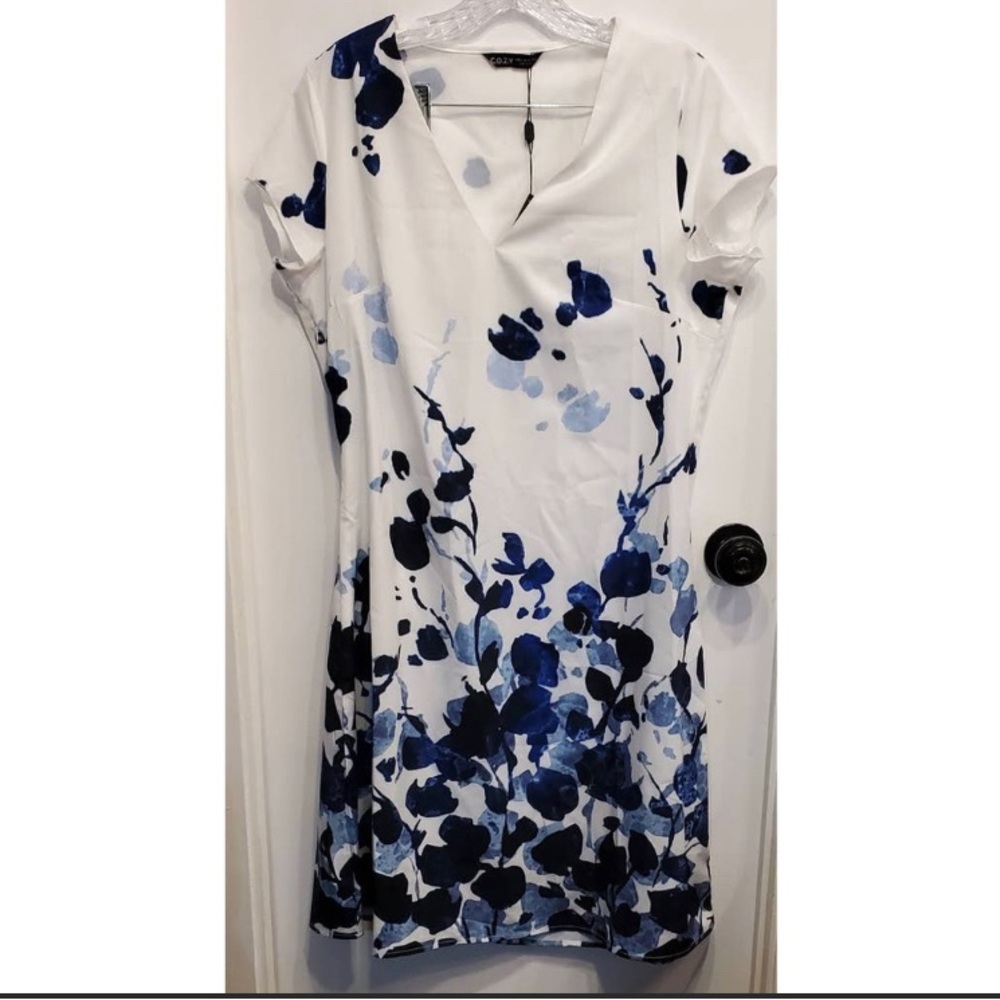 C.o.z.y Women's White & Blue Short sleeve v-neck Watercolor Dress Size Large